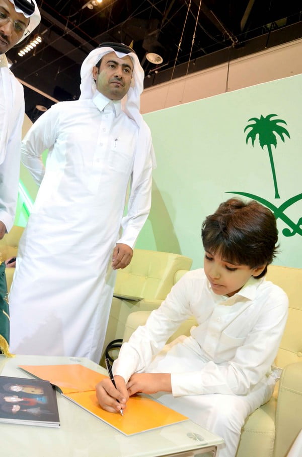 تواصل غامد الثقافي الإجتماعي » الطفل “باسل الغامدي”.. أصغر مؤلف سعودي يوقّع  كتابه في معرض “أبو ظبي”